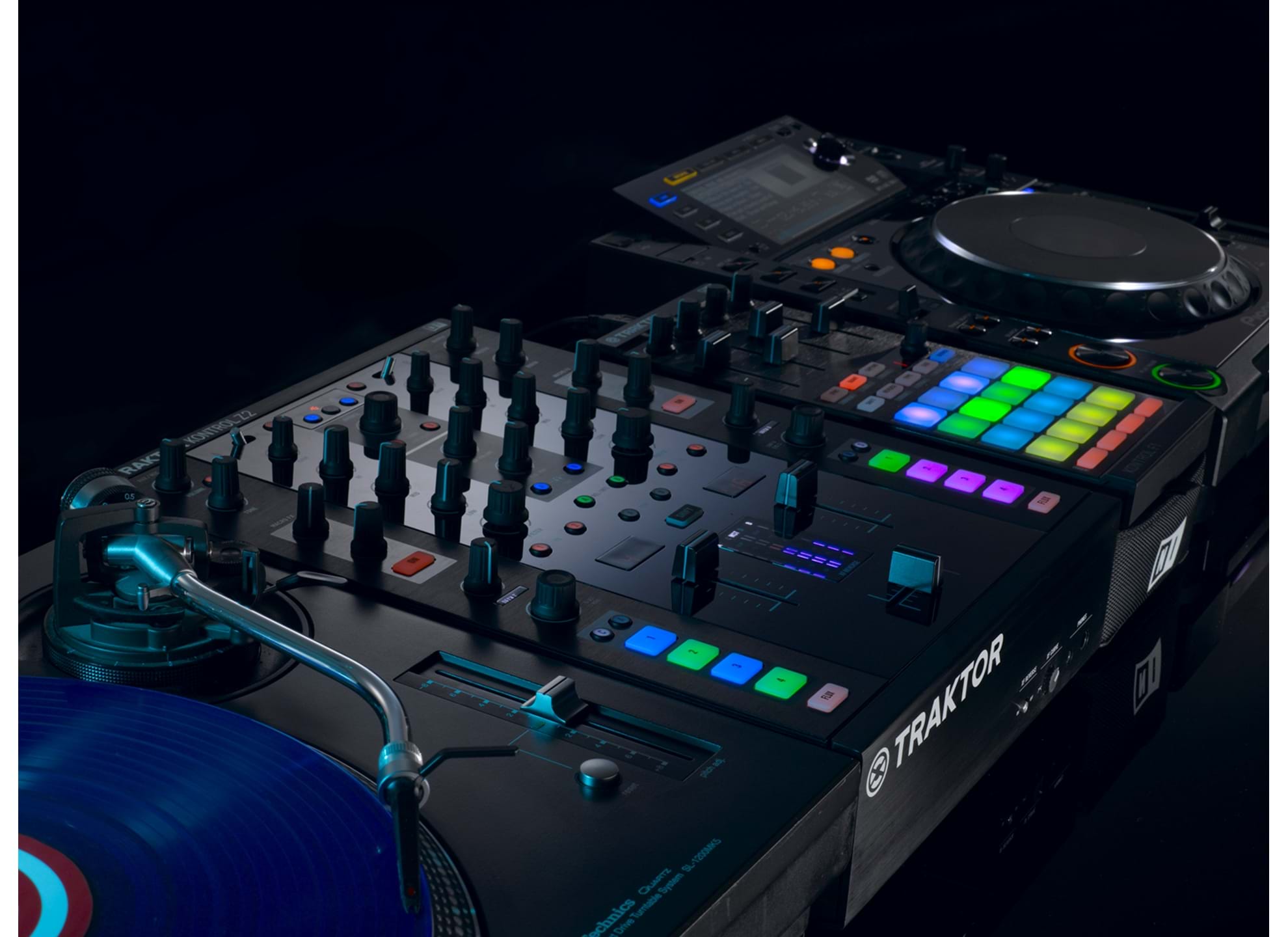 【 大感謝セール】 NATIVE INSTRUMENTS TRAKTOR KONTROL Z2 - DJ機器